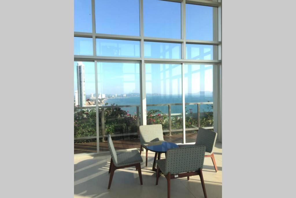 Stunning Seaview Suite Jomtien Beach Esterno foto